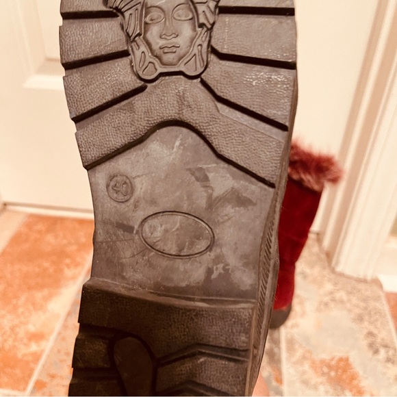 👢Beautiful Fur Top, Fur Lined Burgundy Slip On Boots! - Picture 3 of 13